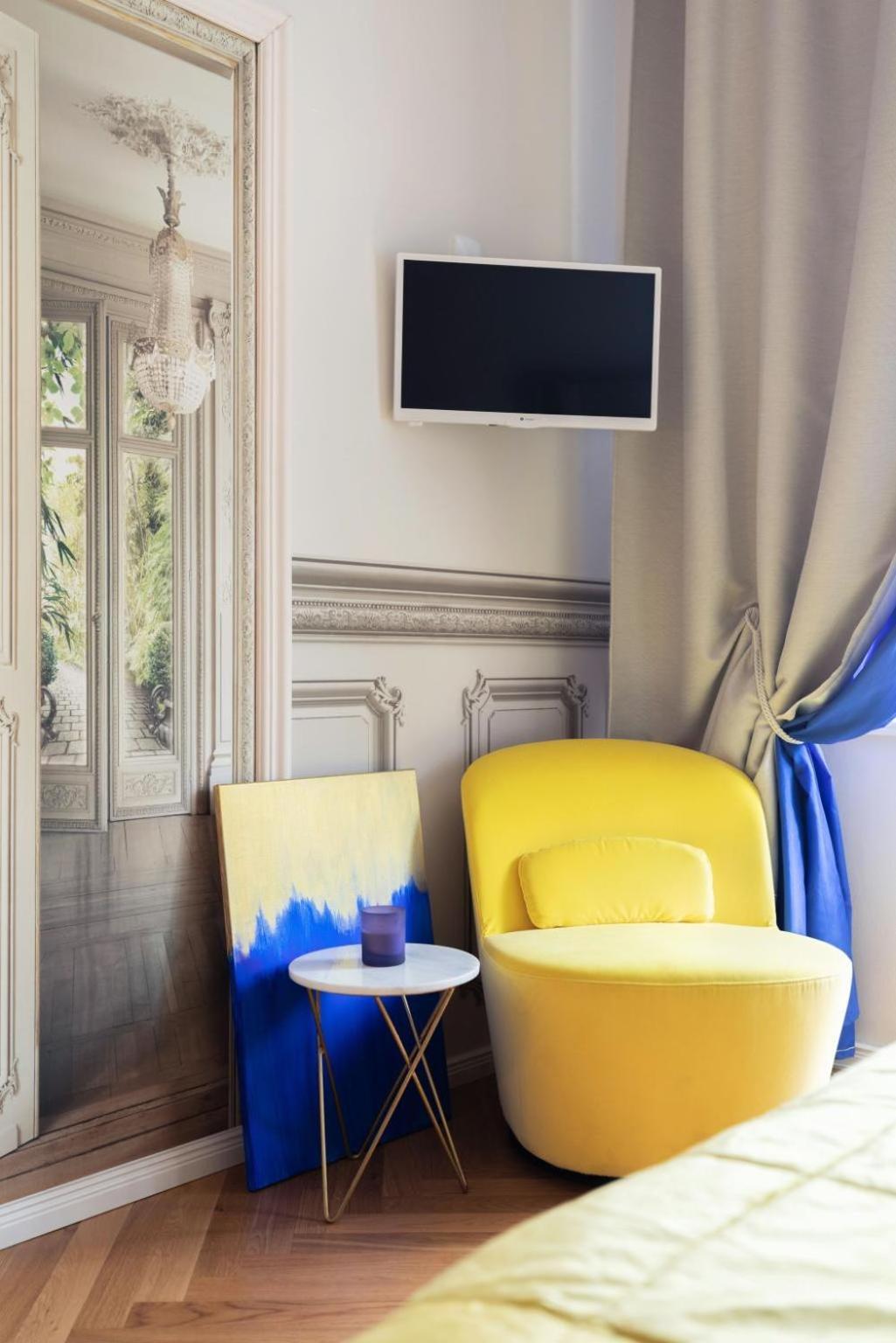 Days - Sunny Riverside With Terraces Apartment Prague