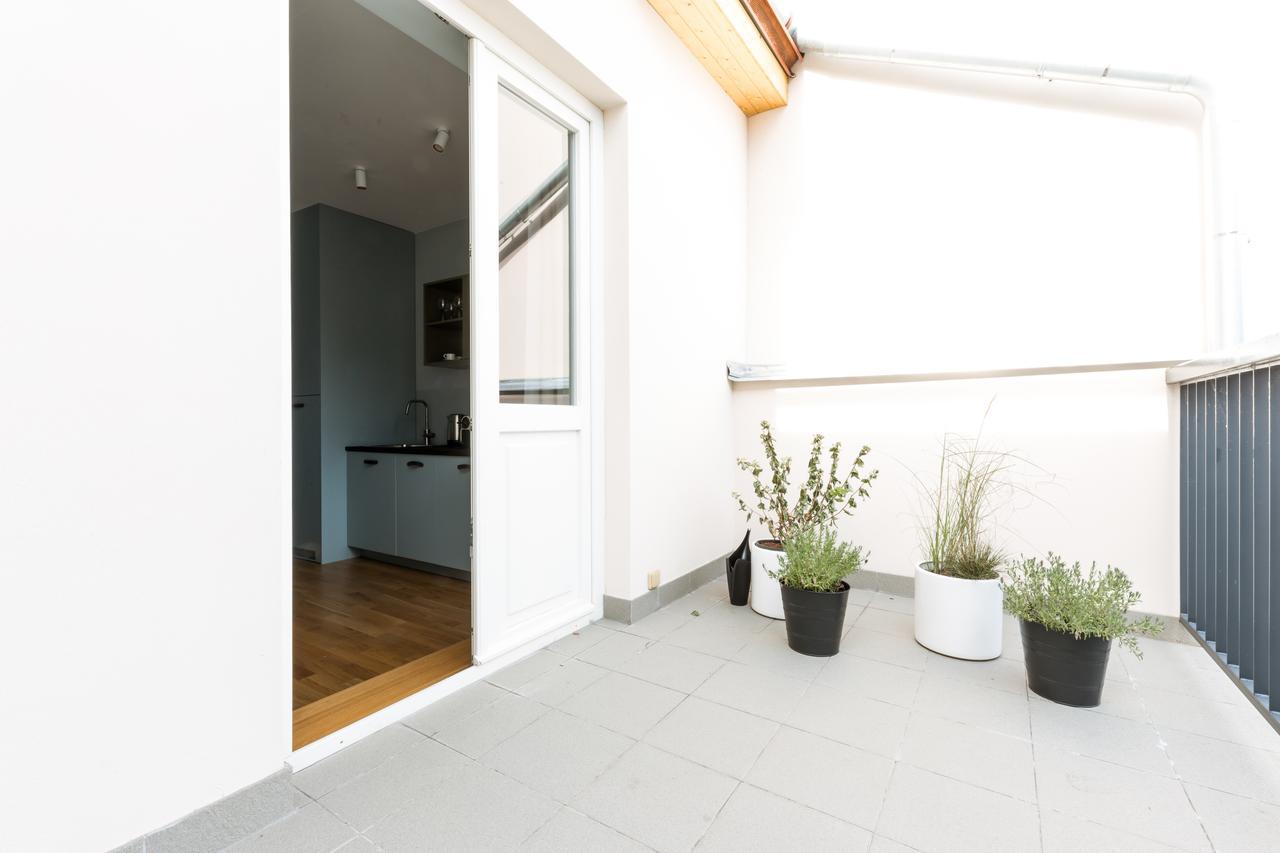 Days - Sunny Riverside With Terraces Apartment Prague